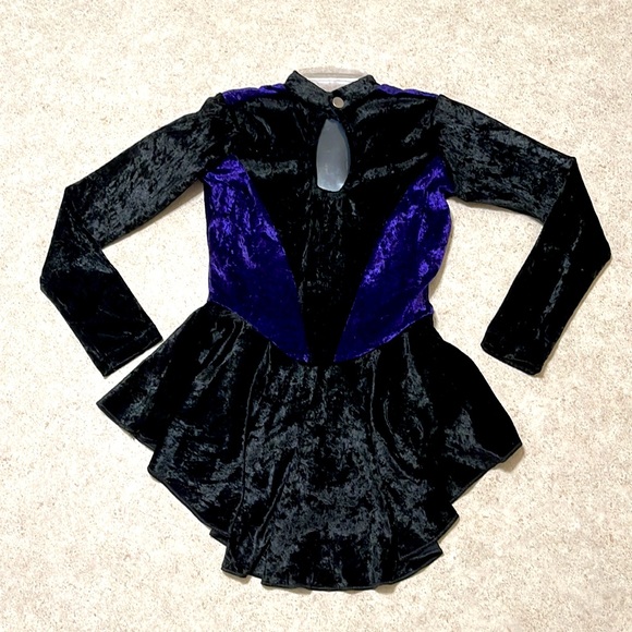 DANSKIN GIRLS CRUSHED BLACK/PURPLE VELVET SKATING/DANCING TURTLENECK BODYSUIT - Picture 4 of 8